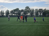 Laatste training S.K.N.W.K. JO10-1 (partijtje tegen de ouders) van woensdag 22 mei 2024 (35/133)